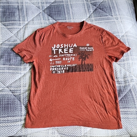 Banana Republic Red Short Sleeve Tee - Picture 1 of 4